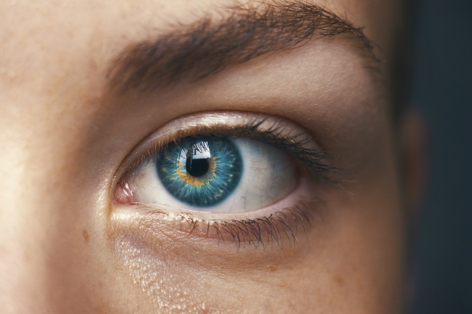 Ojo seco en verano: por qué el aire acondicionado te pasa factura (y cómo aliviarlo)
